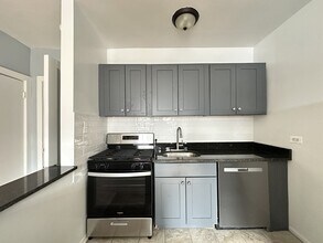 5659 N Ridge Ave, Unit A03W in Chicago, IL - Foto de edificio - Building Photo