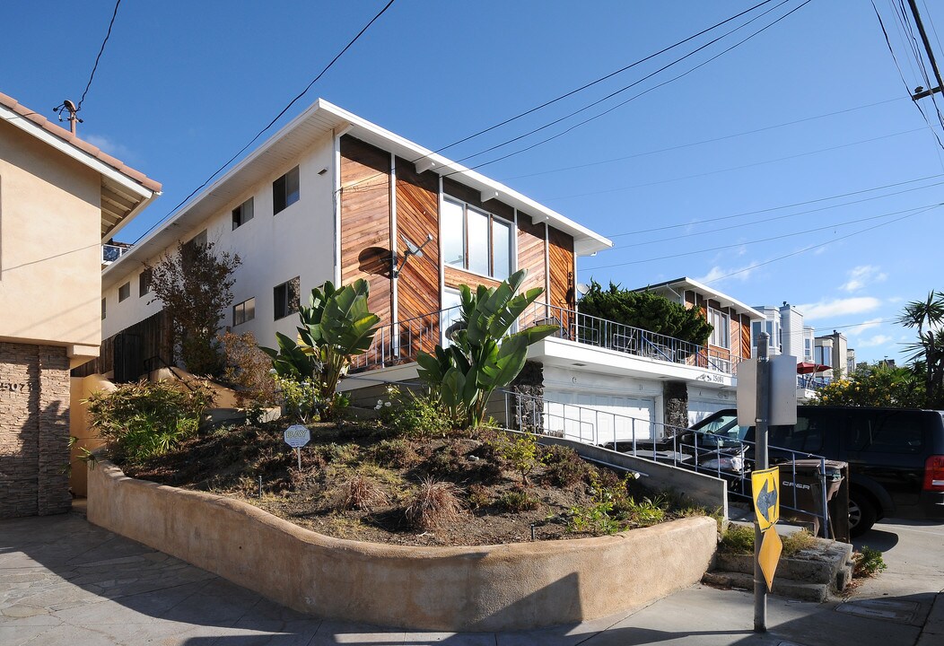 La Cresta Drive in Dana Point, CA - Building Photo