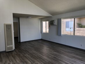 3730 S Sepulveda Blvd, Unit 205 in Los Angeles, CA - Building Photo - Building Photo