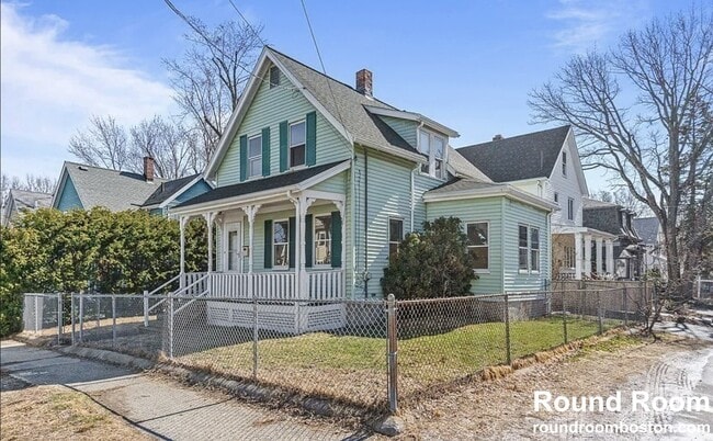 53 Henderson St in Arlington, MA - Foto de edificio - Building Photo