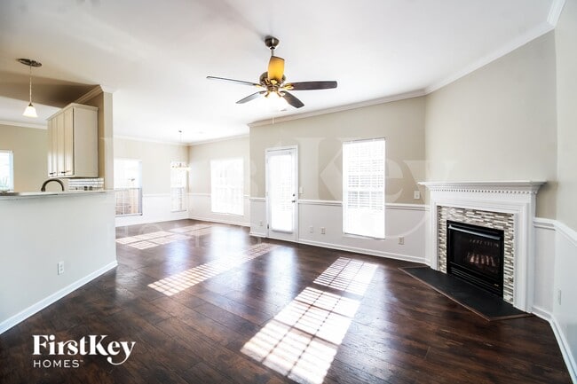 6720 Winners Dr in Whitsett, NC - Foto de edificio - Building Photo