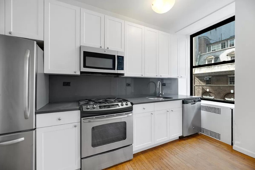 121 Madison Ave in New York, NY - Building Photo