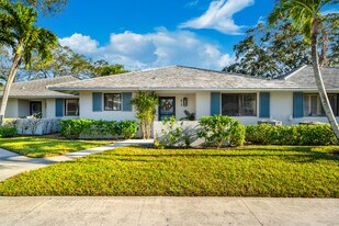 913 Club Dr in Palm Beach Gardens, FL - Building Photo