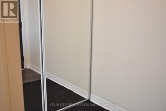 385-2385 Prince of Wales Dr in Mississauga, ON - Building Photo - Building Photo