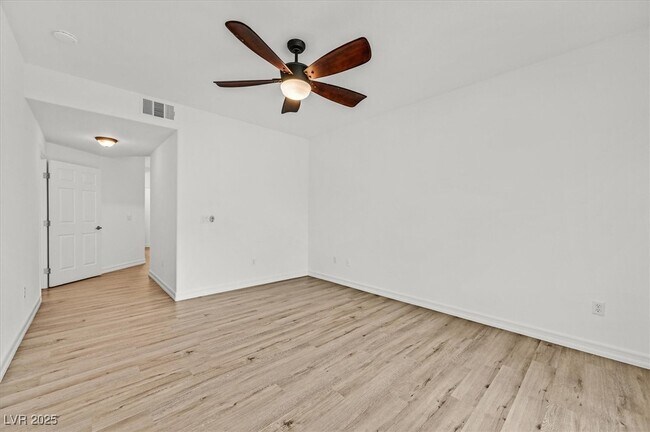 property at 825 Canterra St