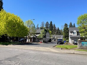 15037 SE East Ave in Oak Grove, OR - Building Photo - Building Photo
