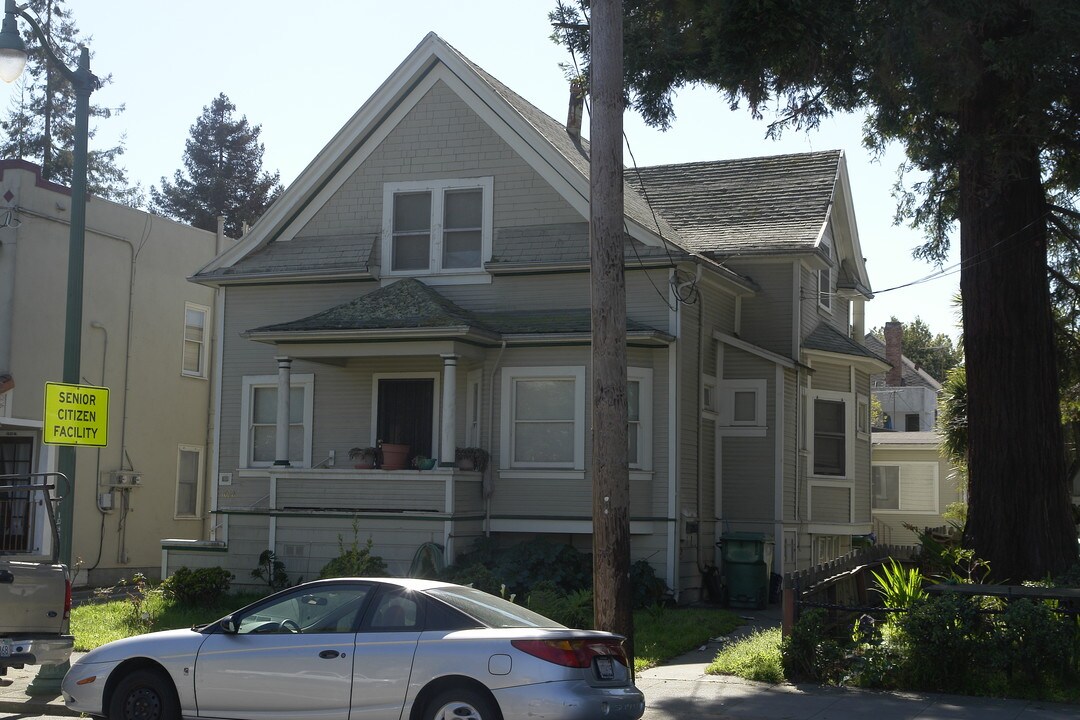 1028 Santa Clara Ave in Alameda, CA - Building Photo