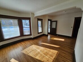 1902 E Newberry Blvd in Milwaukee, WI - Building Photo - Building Photo