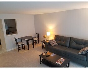 975 Massachusetts Ave in Arlington, MA - Building Photo - Building Photo