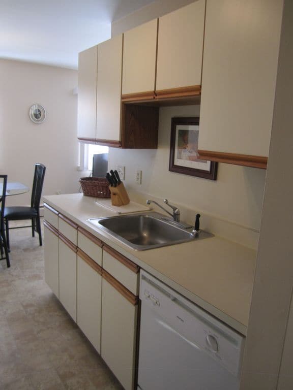 322 Regency Park Dr, Unit 201 Regency Park Drive in Agawam, MA - Building Photo - Building Photo