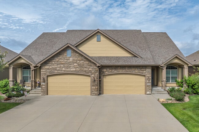 Centennial Pointe West Townhomes in Ankeny, IA - Building Photo - Building Photo