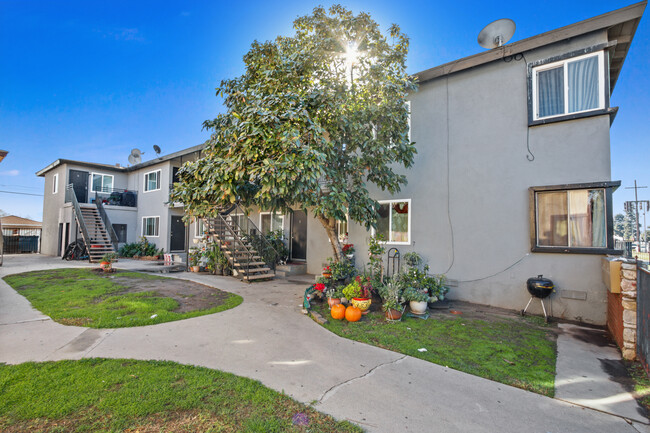 11730 S Vermont Ave in Los Angeles, CA - Building Photo - Primary Photo