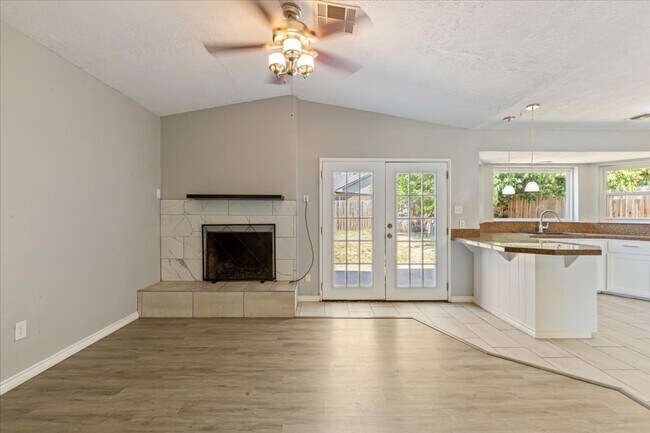 6815 SW Fenwick Ave in Lawton, OK - Building Photo - Building Photo