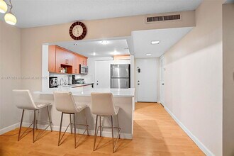 2313 S Cypress Bend Dr in Pompano Beach, FL - Building Photo - Building Photo
