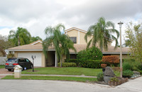 10131 SW 3rd St in Plantation, FL - Foto de edificio - Building Photo