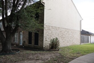 1063 Birnham Woods Blvd in Pasadena, TX - Building Photo - Building Photo