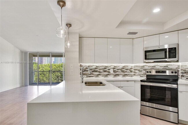 3605 NE 207th St in Miami, FL - Building Photo - Building Photo