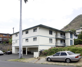 402 Iolani Ave in Honolulu, HI - Building Photo - Building Photo