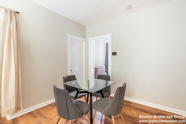 14 Elder St, Unit 4 in Boston, MA - Foto de edificio - Building Photo