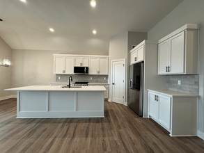 1419 SW Winthrop Dr in Lee's Summit, MO - Building Photo - Building Photo