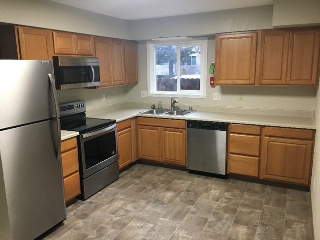 8621 Molanary Dr in Anchorage, AK - Foto de edificio - Building Photo
