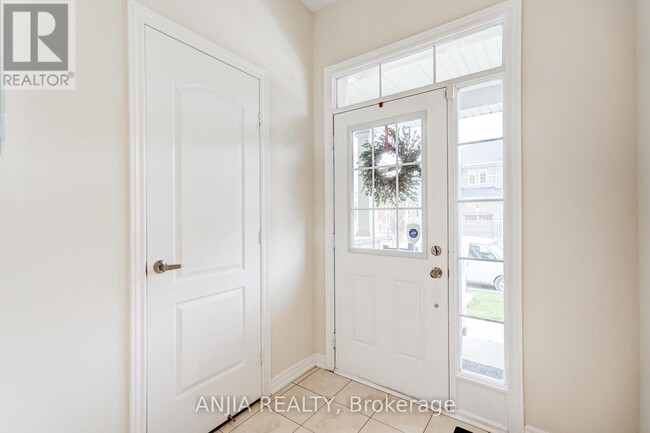 25 Collier Crescent in Markham, ON - Building Photo - Building Photo