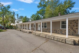 5155 Girard Dr, Unit 4 in Pinckney, MI - Building Photo - Building Photo