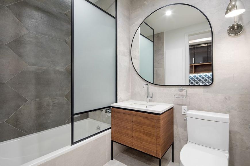 41-21 28th St in Queens, NY - Building Photo
