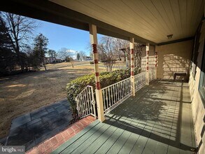 9608 Burke View Ave in Burke, VA - Building Photo - Building Photo