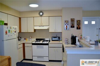 40 Lear Ct in East Brunswick, NJ - Building Photo - Building Photo