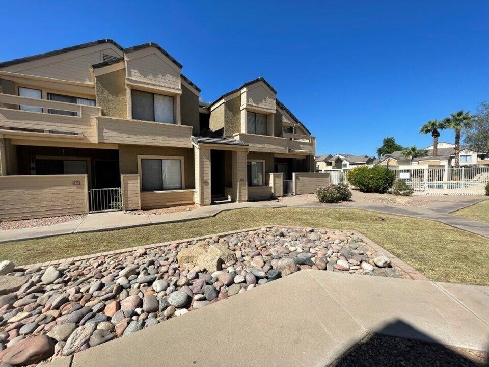 2035 S Elm St in Tempe, AZ - Building Photo