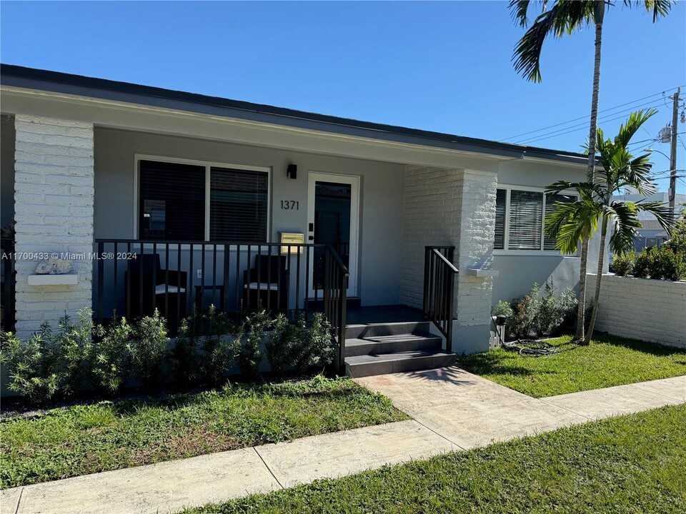 1371 SW 21st Ter in Miami, FL - Building Photo