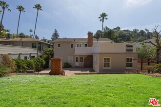 2547 Canyon Dr in Los Angeles, CA - Building Photo - Building Photo