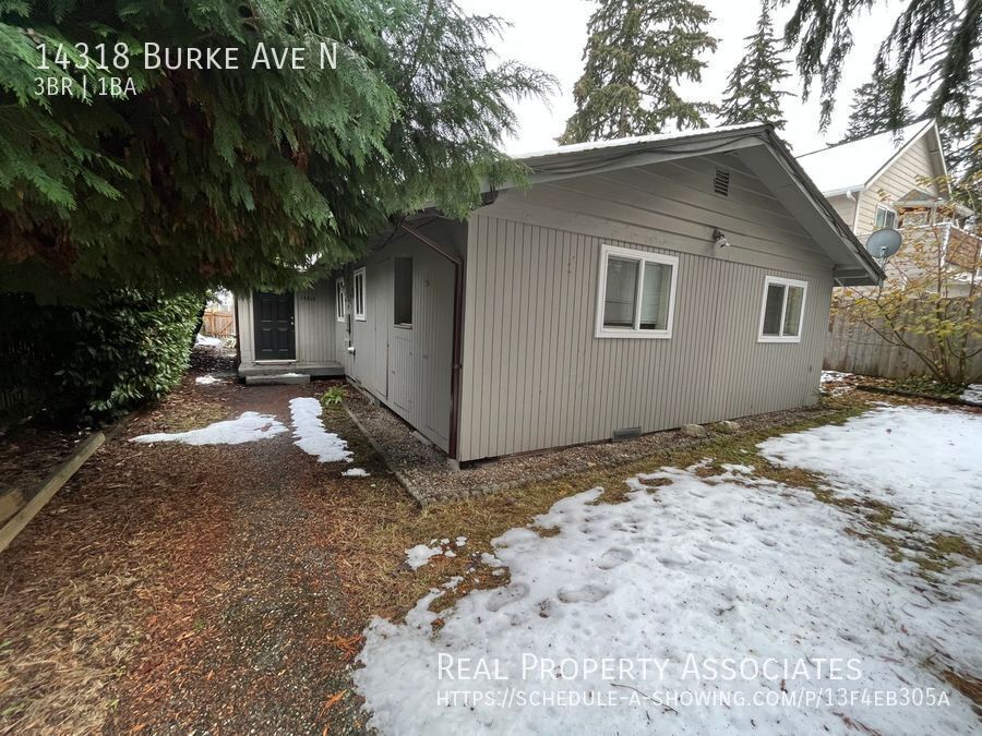 14318 Burke Ave N in Seattle, WA - Building Photo