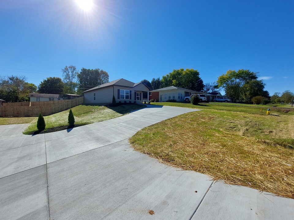 301 N James Campbell Blvd in Columbia, TN - Building Photo