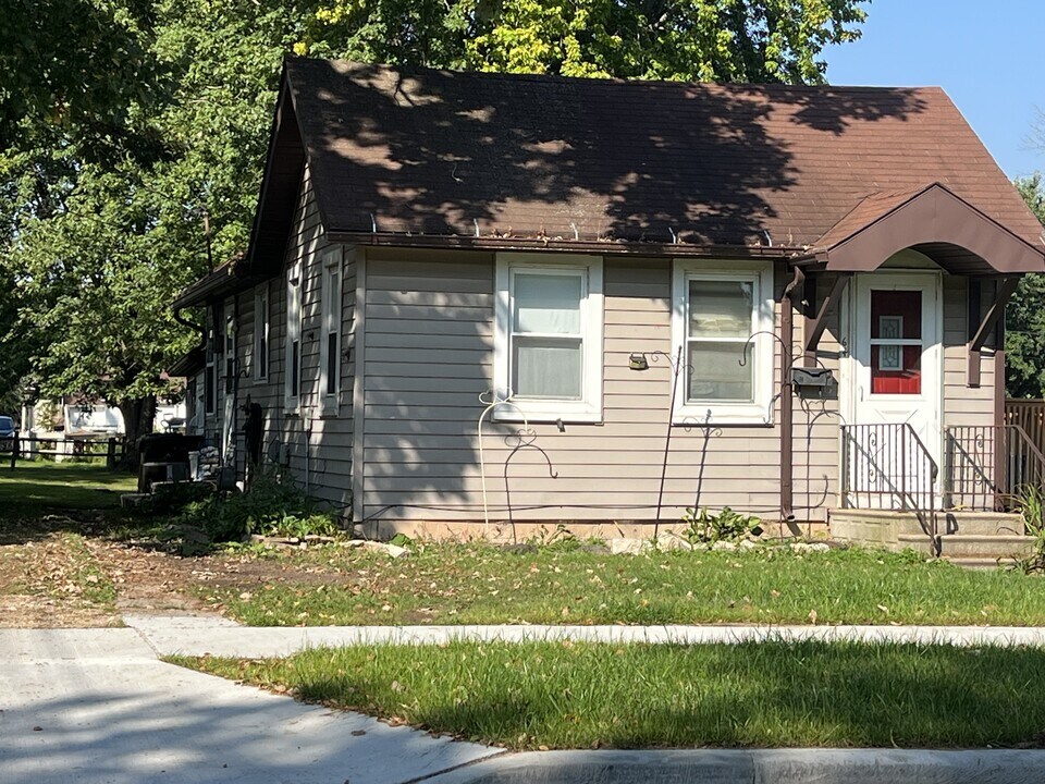 64 N Butler St in Fond du Lac, WI - Building Photo