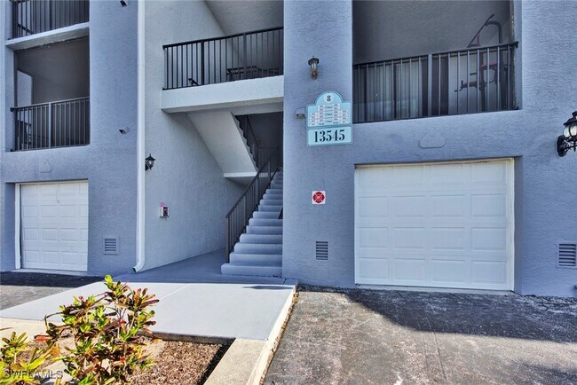 13545 Eagle Ridge Dr in Ft. Myers, FL - Foto de edificio - Building Photo