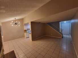 6702 Deatonhill Dr, Unit B in Austin, TX - Building Photo