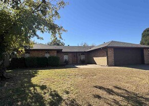 7816 NW Baldwin Ave in Lawton, OK - Building Photo