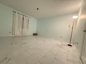 1200 SE Parkview Pl in Stuart, FL - Building Photo - Building Photo
