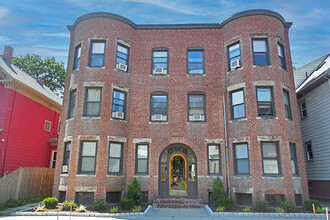 40 Cedar St, Unit 3R in Somerville, MA - Building Photo - Building Photo