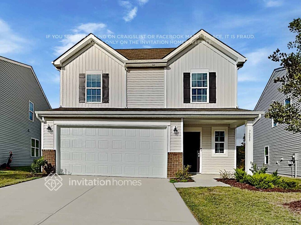 7208 Olive Coast St in Charlotte, NC - Foto de edificio
