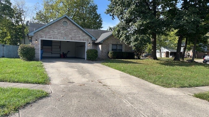 8783 Cheers Cir in Dayton, OH - Building Photo