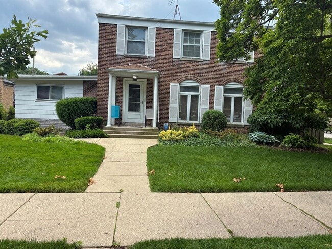 property at 3055 W Chase Ave