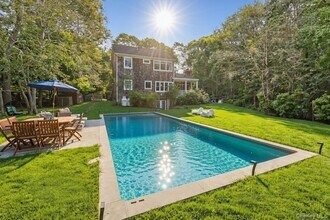 20 Howard St in East Hampton, NY - Building Photo - Building Photo