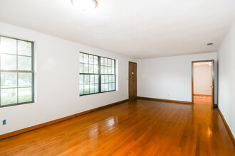4 Magnolia St in Covington, GA - Building Photo - Building Photo