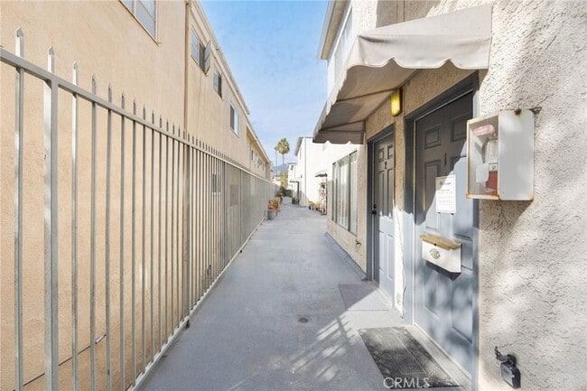 333 Riverdale Dr in Glendale, CA - Building Photo - Building Photo