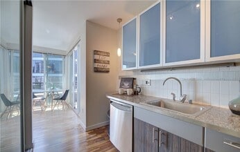 3104 Western Ave in Seattle, WA - Building Photo - Building Photo