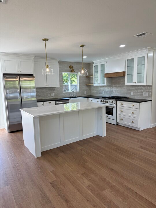 7601 Robalo Rd in Austin, TX - Building Photo