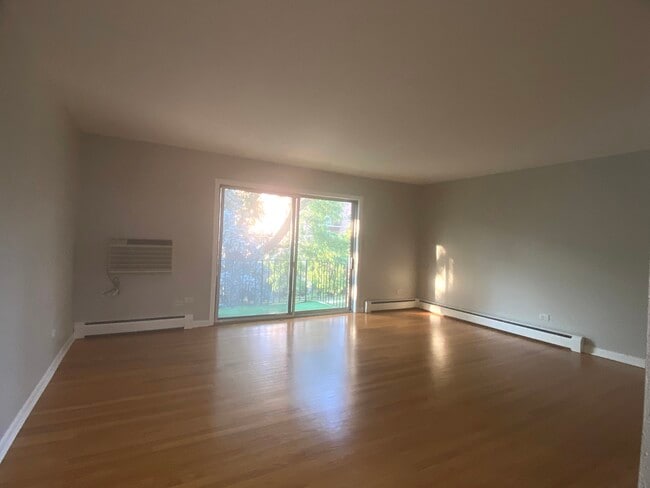 1353 Perry St in Des Plaines, IL - Building Photo - Building Photo
